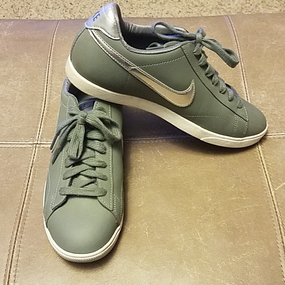 Nike Gray with Silver swish shoes
